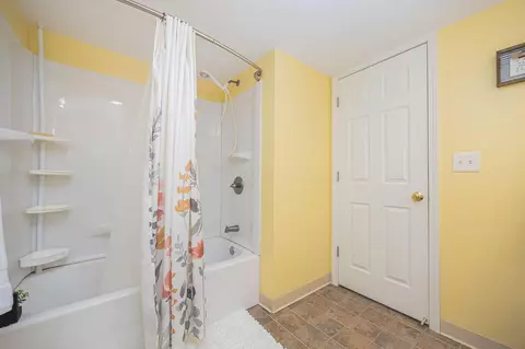 Bath - 21 Winter Pine Dr, Delaware, OH 43015 photo 2 of 5