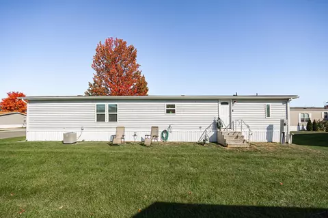Exterior - 21 Winter Pine Dr, Delaware, OH 43015 photo 4 of 11