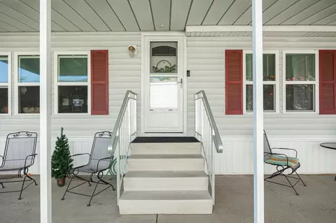 Exterior - 21 Winter Pine Dr, Delaware, OH 43015 photo 5 of 11