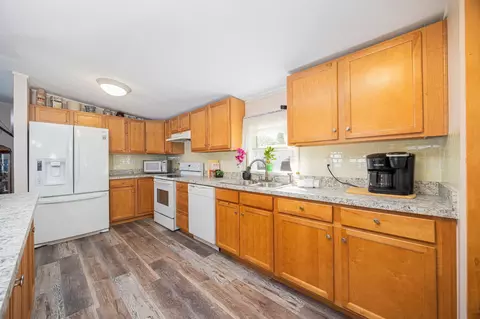 Kitchen - 21 Winter Pine Dr, Delaware, OH 43015 photo 5 of 5