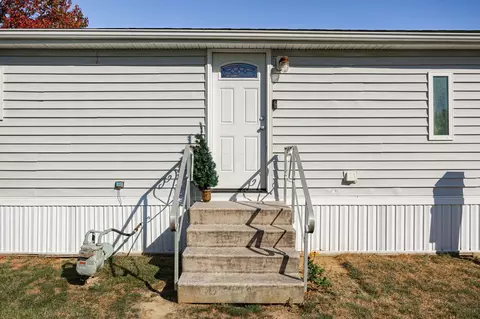 Exterior - 21 Winter Pine Dr, Delaware, OH 43015 photo 10 of 11