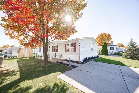 Exterior - 21 Winter Pine Dr, Delaware, OH 43015 photo 3 of 11