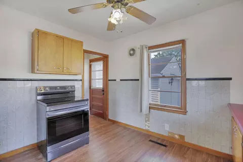 Kitchen - 405 E Union St, Circleville, OH 43113 photo 4 of 4