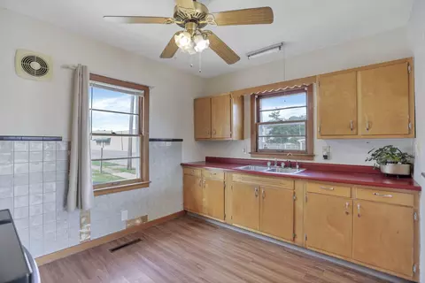 Kitchen - 405 E Union St, Circleville, OH 43113 photo 1 of 4