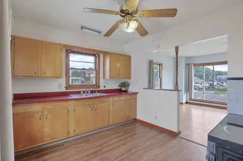 Kitchen - 405 E Union St, Circleville, OH 43113 photo 2 of 4