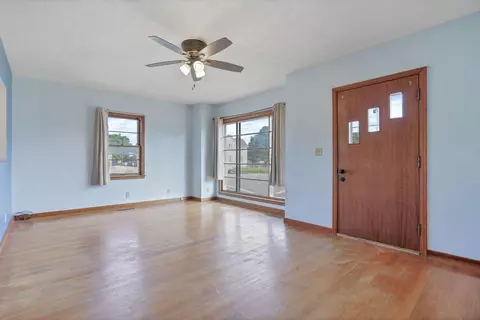 Living - 405 E Union St, Circleville, OH 43113 photo 2 of 3