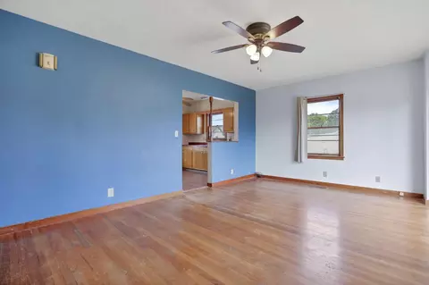 Living - 405 E Union St, Circleville, OH 43113 photo 1 of 3
