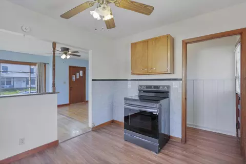 Kitchen - 405 E Union St, Circleville, OH 43113 photo 3 of 4