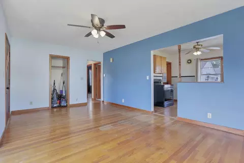 Living - 405 E Union St, Circleville, OH 43113 photo 3 of 3