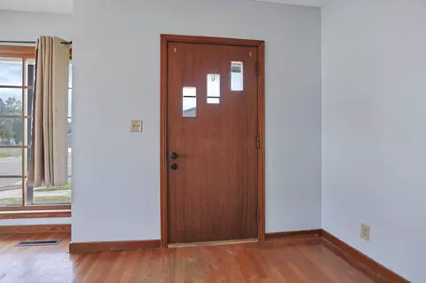 Entry Way - 405 E Union St, Circleville, OH 43113 photo 1 of 1