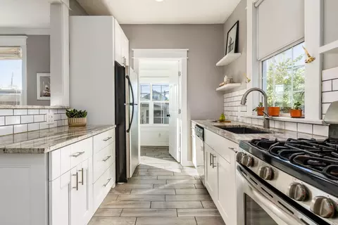 Kitchen - 327 E Moler St, Columbus, OH 43207 photo 3 of 6