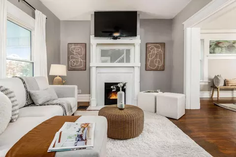 Living - 327 E Moler St, Columbus, OH 43207 photo 2 of 2