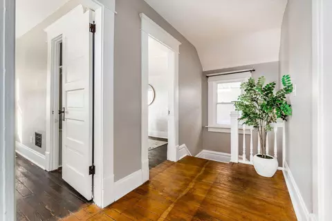 Entry Way - 327 E Moler St, Columbus, OH 43207 photo 2 of 2