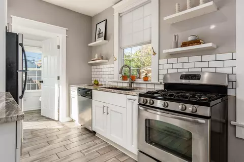 Kitchen - 327 E Moler St, Columbus, OH 43207 photo 4 of 6