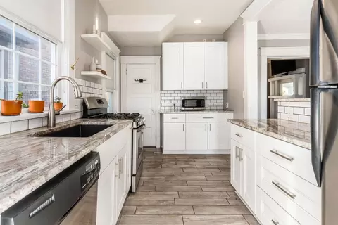 Kitchen - 327 E Moler St, Columbus, OH 43207 photo 5 of 6