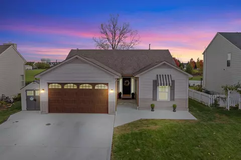 940 Portlock Dr, Columbus, OH 43228