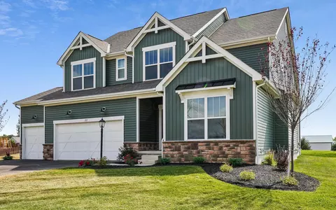 121 Terrier Ct, Pataskala, OH 43062