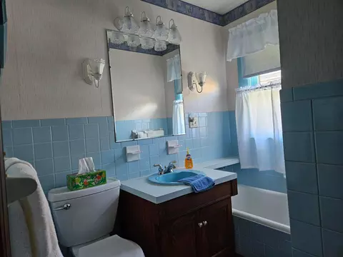 Bath - 2323 Beatrice St, Springfield, OH 45503 photo 1 of 2