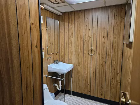Bath - 2323 Beatrice St, Springfield, OH 45503 photo 2 of 2