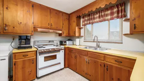 513 E Main St, Hebron, OH 43025 photo 14