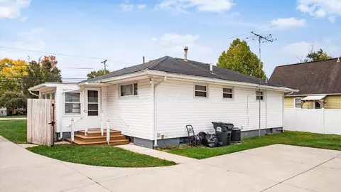 513 E Main St, Hebron, OH 43025 photo 3