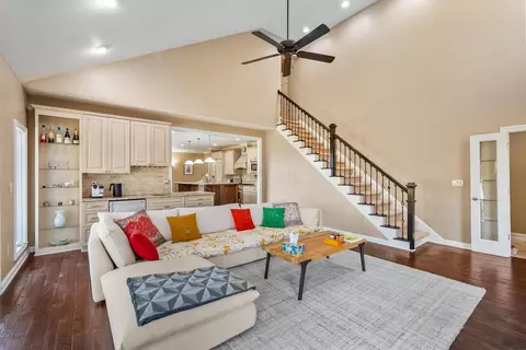 Living - 1554 Heatherwae Loop, Powell, OH 43065 photo 2 of 7