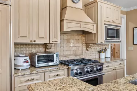 Kitchen - 1554 Heatherwae Loop, Powell, OH 43065 photo 6 of 6