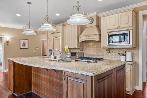 Kitchen - 1554 Heatherwae Loop, Powell, OH 43065 photo 3 of 6