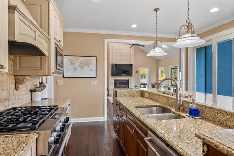 Kitchen - 1554 Heatherwae Loop, Powell, OH 43065 photo 5 of 6