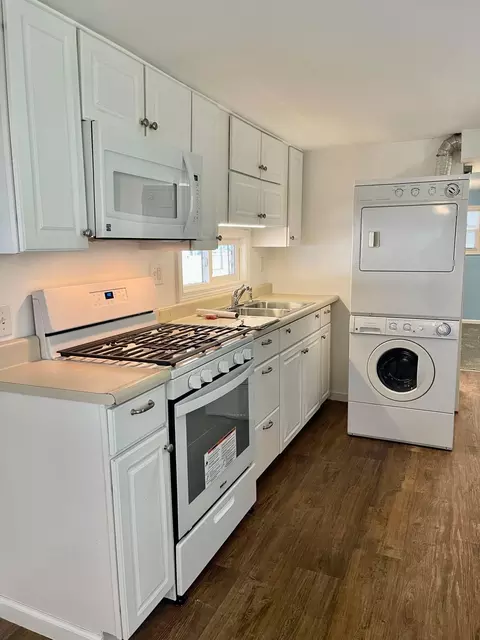 Kitchen - 303 Eagle Ave, Lancaster, OH 43130 photo 3 of 3