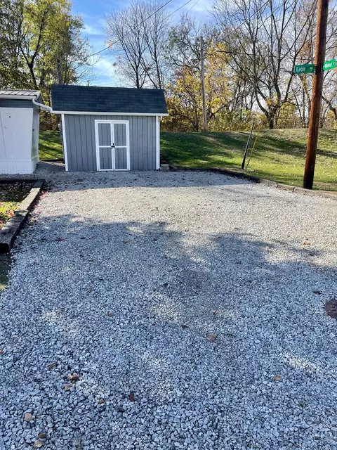 Exterior - 303 Eagle Ave, Lancaster, OH 43130 photo 3 of 8