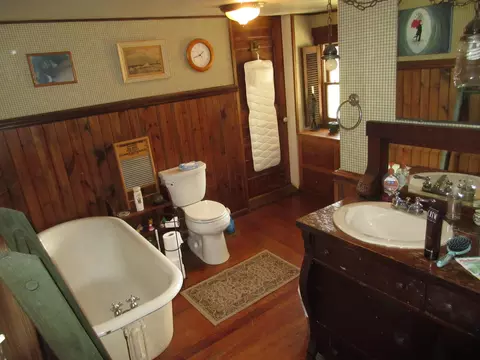 Bath - 4061 Tavener Rd SE, Heath, OH 43056 photo 4 of 5