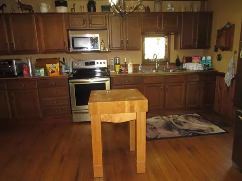 Kitchen - 4061 Tavener Rd SE, Heath, OH 43056 photo 2 of 2