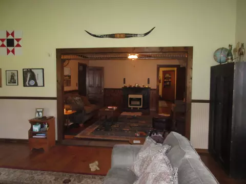 Living - 4061 Tavener Rd SE, Heath, OH 43056 photo 4 of 7