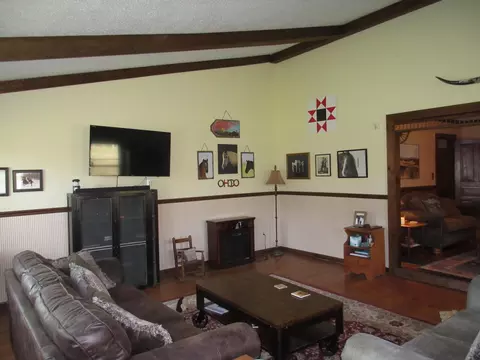 Living - 4061 Tavener Rd SE, Heath, OH 43056 photo 5 of 7