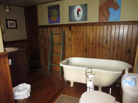 Bath - 4061 Tavener Rd SE, Heath, OH 43056 photo 5 of 5