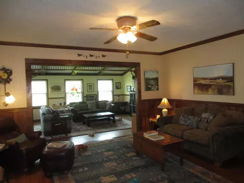 Living - 4061 Tavener Rd SE, Heath, OH 43056 photo 2 of 7