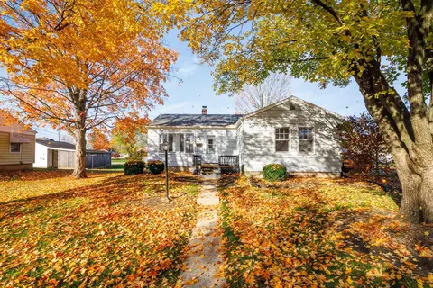 245 East St, Ashville, OH 43103
