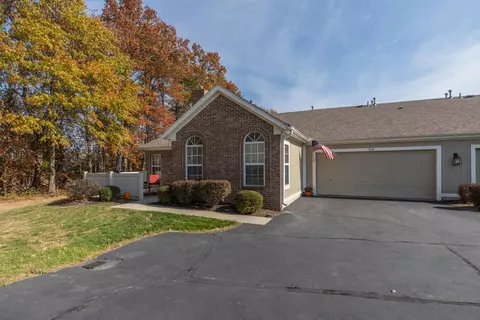 336 Park Woods Ln, Powell, OH 43065