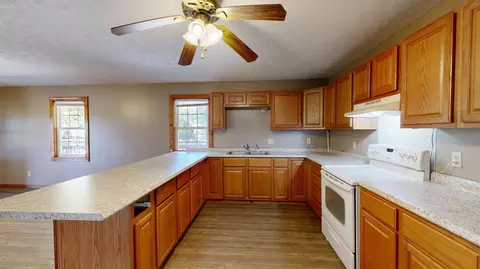 Kitchen - 21042 State Route 104, Circleville, OH 43113 photo 2 of 2