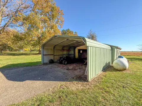 Exterior - 21042 State Route 104, Circleville, OH 43113 photo 11 of 14
