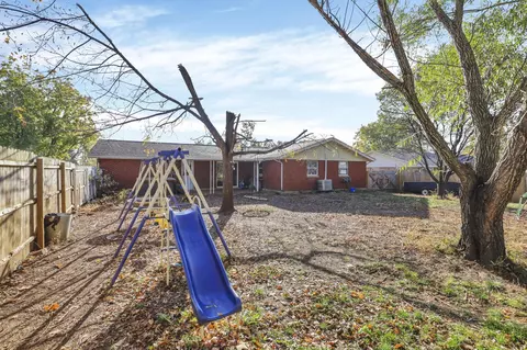 2035 Chippewa Dr, Circleville, OH 43113 photo 13