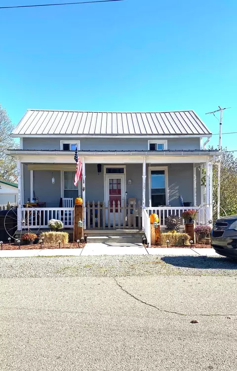 20 S Oak St, Kingston, OH 45644