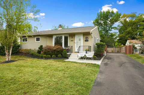 2470 Swansea Rd, Columbus, OH 43221