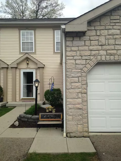 975 Sara Ct, Pataskala, OH 43062