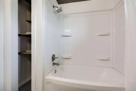 Bath - 1251 Student Ave, Springfield, OH 45503 photo 2 of 3