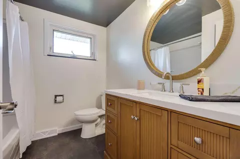 Bath - 1251 Student Ave, Springfield, OH 45503 photo 1 of 3