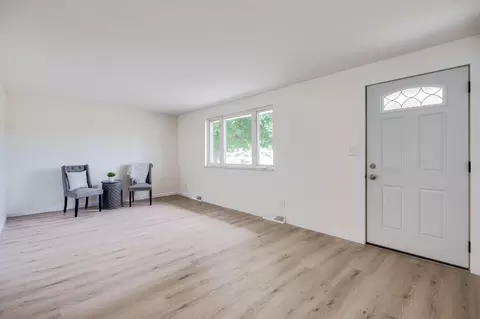 Living - 1251 Student Ave, Springfield, OH 45503 photo 2 of 7
