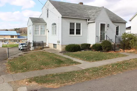 303 S Mickley St, Danville, OH 43014