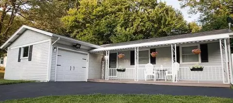 595 Narragansett Dr, Akron, OH 44305